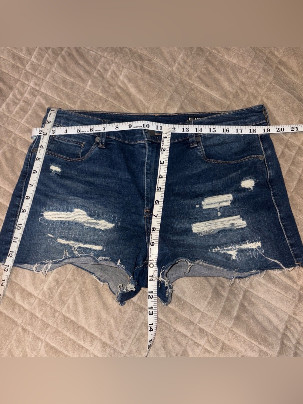 Blank NYC Denim Shorts Womens 31 High Waisted Cut-Off The Essex Distressed - Picture 6 of 8